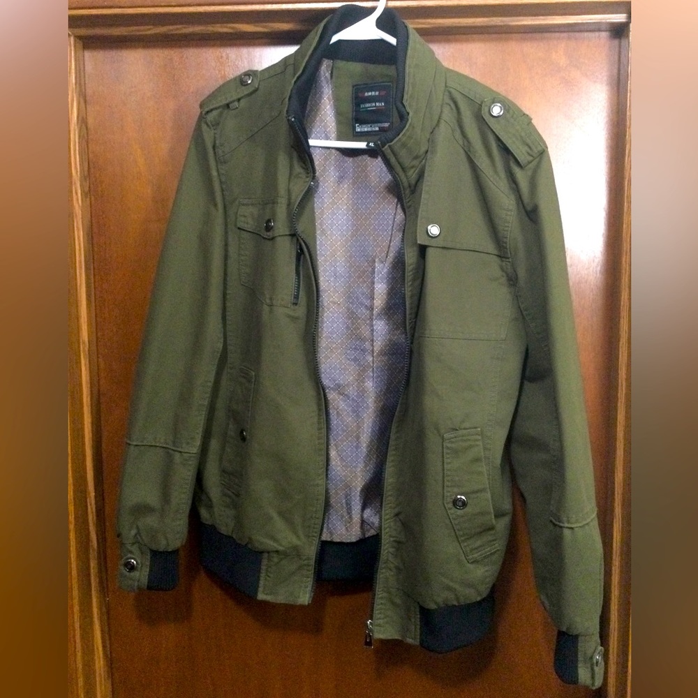 Fashion man, green jacket size Xl ( M in US )